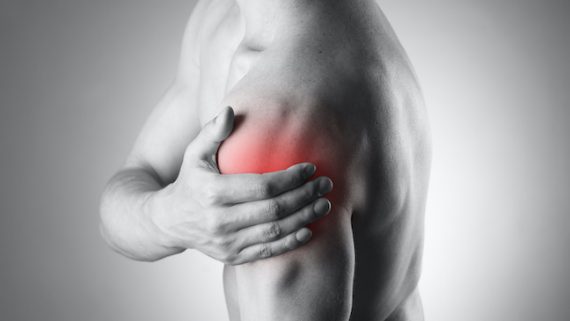 dolore alla spalla cause e trattamenti con l'idrokinesiterapia